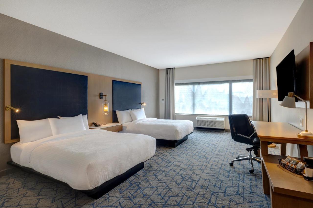 Fairfield By Marriott Inn & Suites Minneapolis Downtown Exterior photo