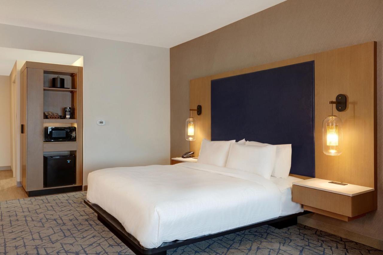 Fairfield By Marriott Inn & Suites Minneapolis Downtown Exterior photo